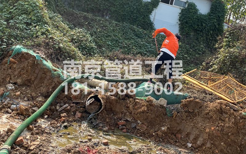 263静安工地化粪池清理